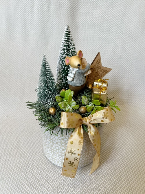 Egér ajándékkal adventi asztaldísz, 25 cm  Egér ajándékkal adventi asztaldísz, 25 cm