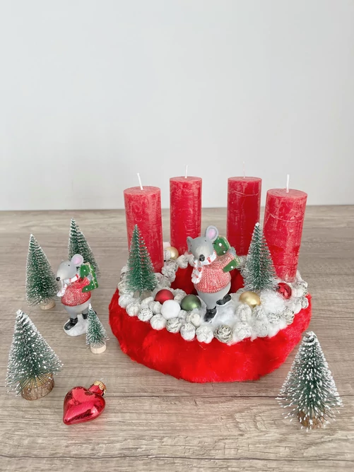 Adventi koszorú egérrel Adventi koszorú egérrel
