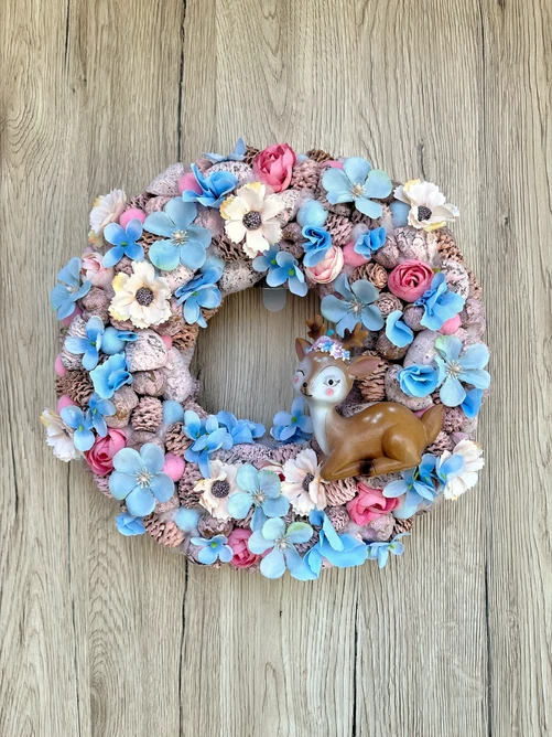 Virágos őz kopogtató, ajtódísz 30 cm 