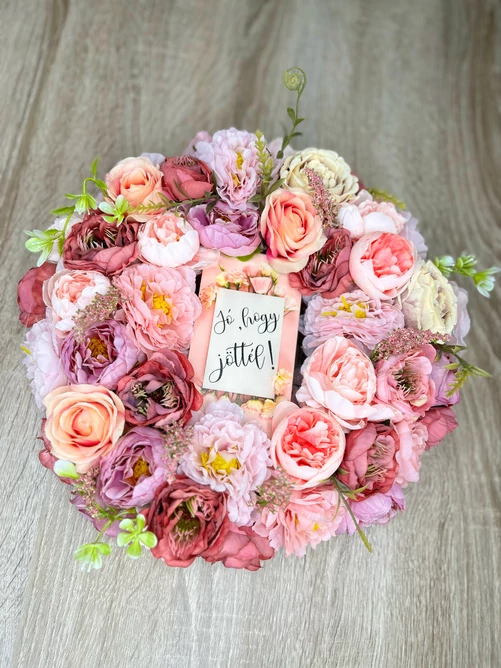  Virágos kopogtató, ajtódísz, jó, hogy jöttél felirattal