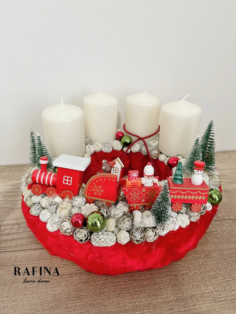 Adventi koszorú piros vonattal